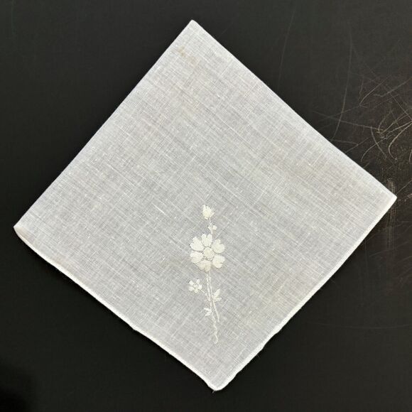 White Embroidered Floral Bride Handkerchief Wedding Cottage Core Granny Vintage - Picture 1 of 3